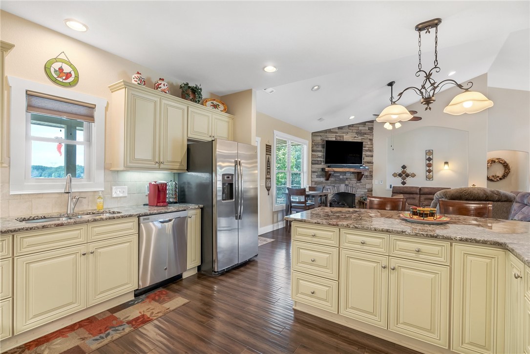 110 Walker Point Seneca, SC 29672 - Photo 10 of 47