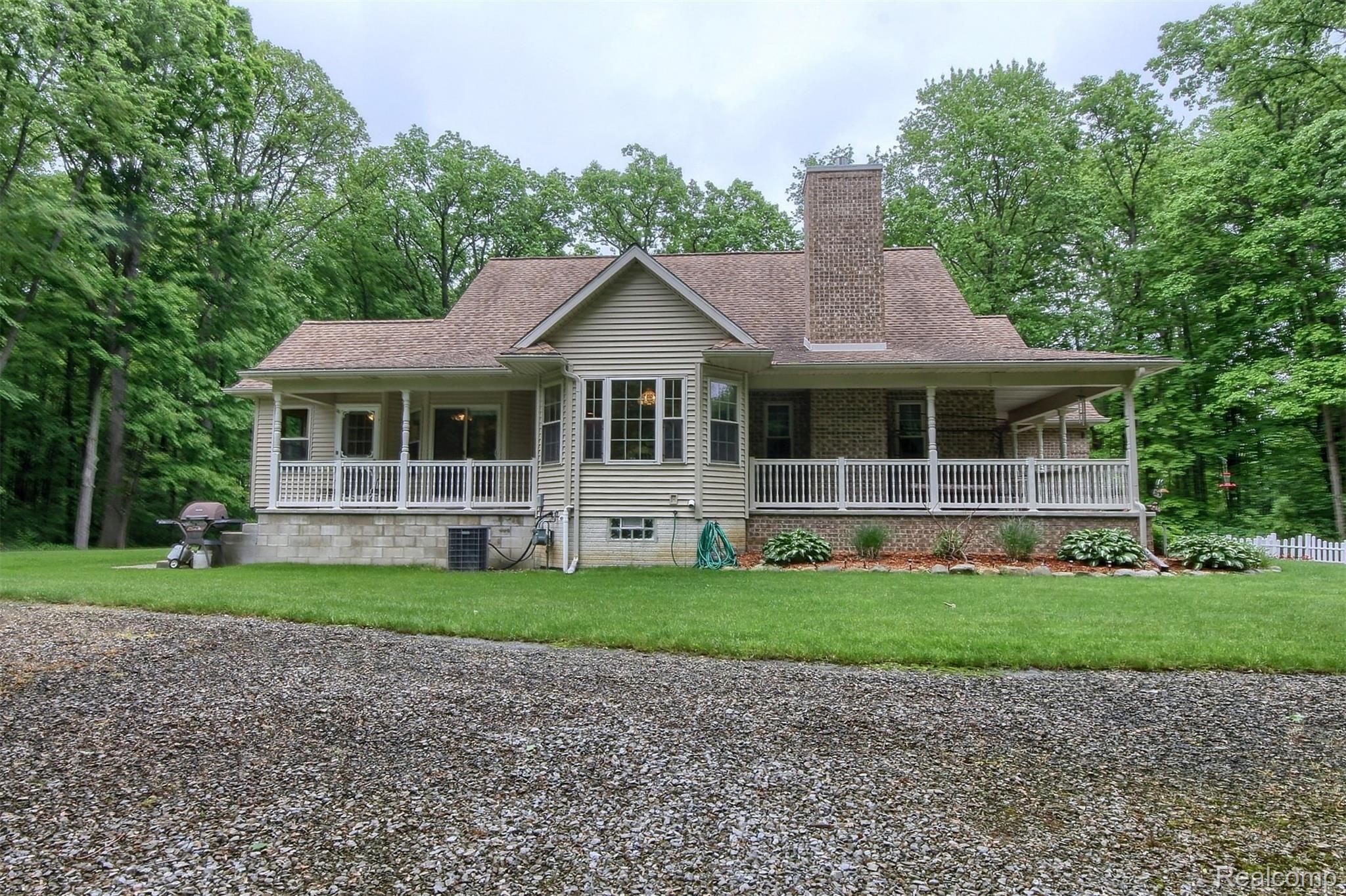 29098 Crawford Road Romulus, MI 48174 - Photo 35 of 38 35-Side View.jpg