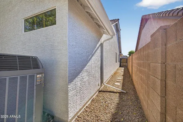 $2,395 | 552 East Jasper Drive, Gilbert, AZ 85296