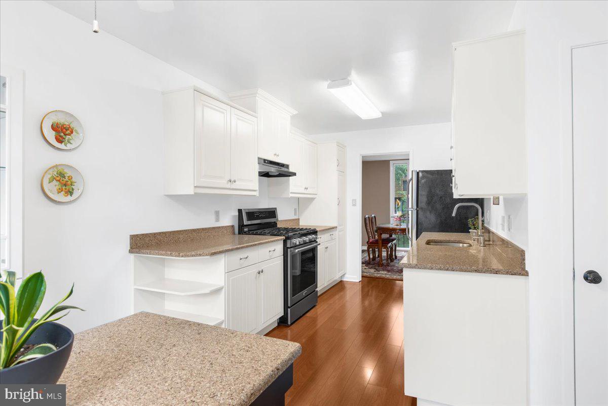 7962 Inverness Ridge Road Potomac, MD 20854 - Photo 3 of 46