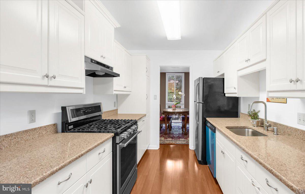7962 Inverness Ridge Road Potomac, MD 20854 - Photo 7 of 46