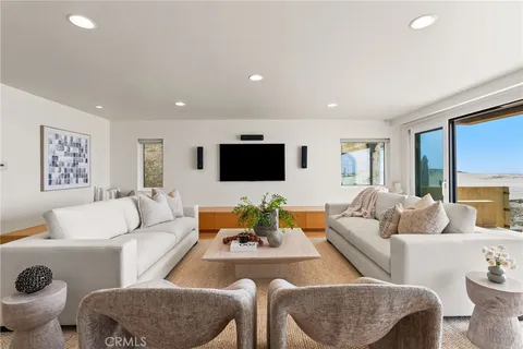 $13,500,000 | 1554 East Oceanfront, Newport Beach, CA 92661