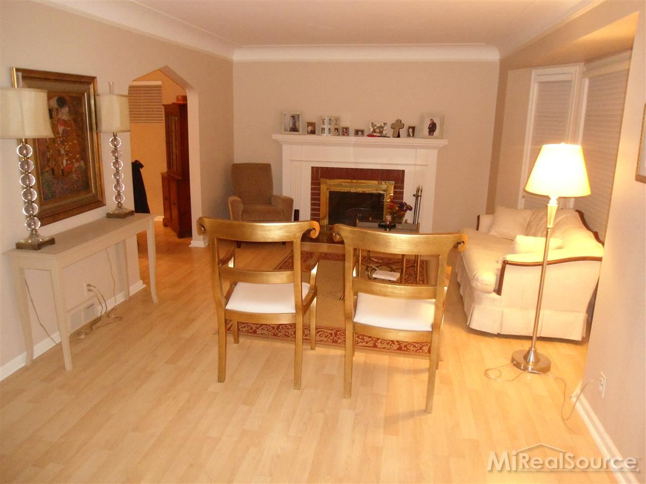 593 Vernier Road Grosse Pointe Woods, MI 48236 - Photo 4 of 30