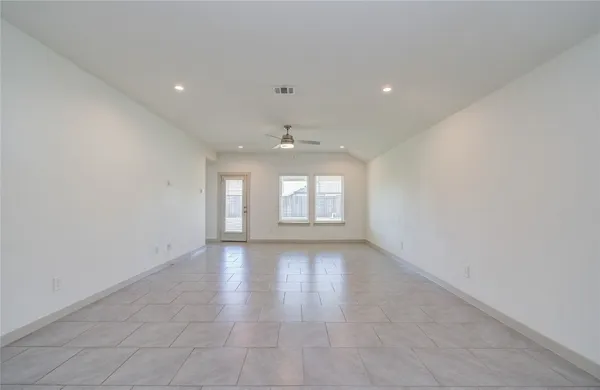 $2,350 | 4930 Natchez Trace, Fresno, TX 77545