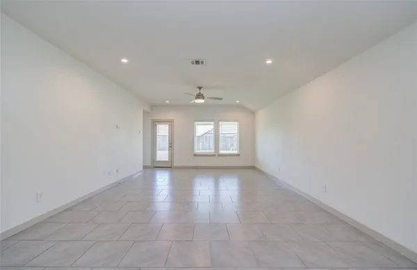 $2,350 | 4930 Natchez Trace, Fresno, TX 77545