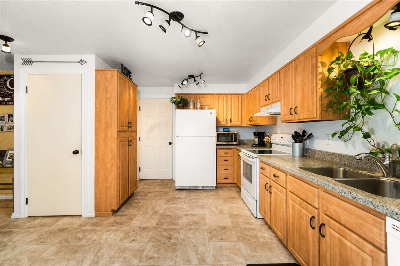 1218 North Van Marter Road Spokane Valley, WA 99206 - Photo 6 of 20