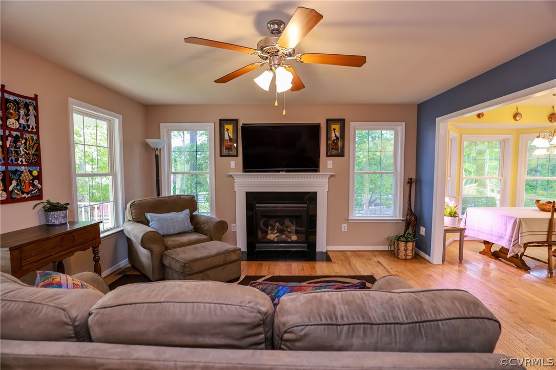 4544 Peters Creek Road Columbia, VA 23038 - Photo 20 of 50 Family Room