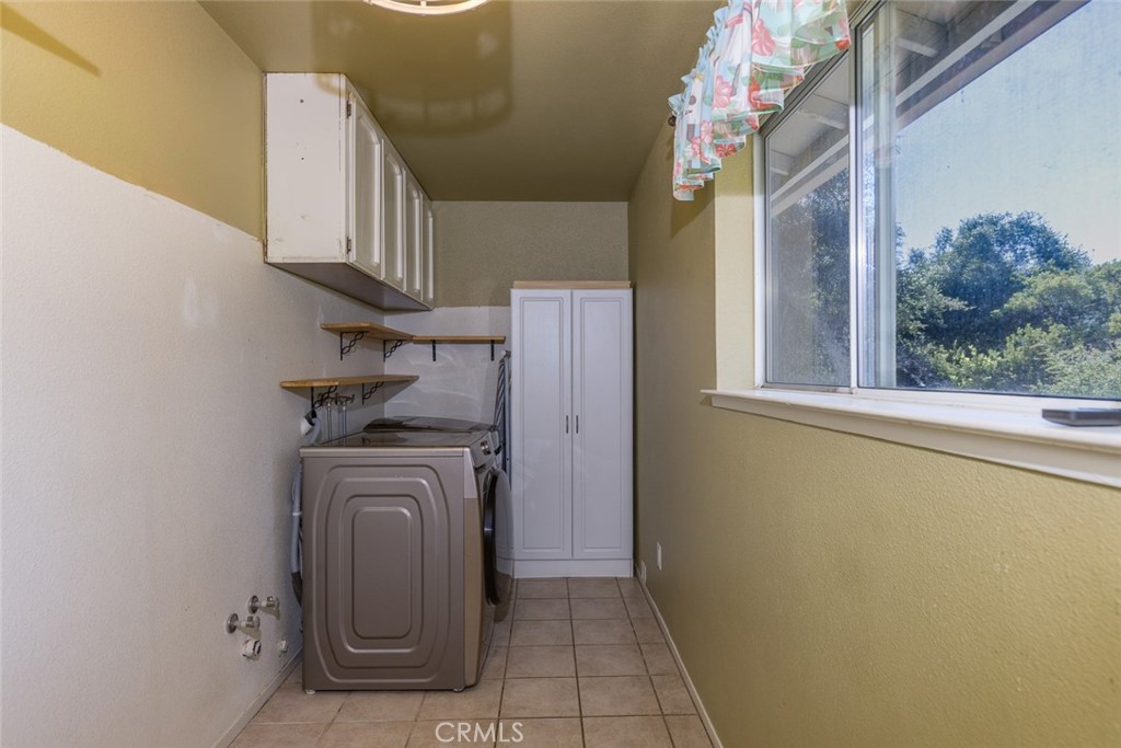 45315 Forest Ridge Drive Ahwahnee, CA 93601 - Photo 14 of 75 a utility room with dryer and washer