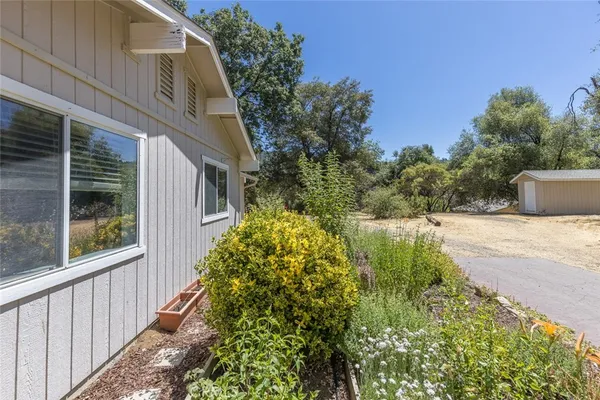 a view of a backyard with garden
