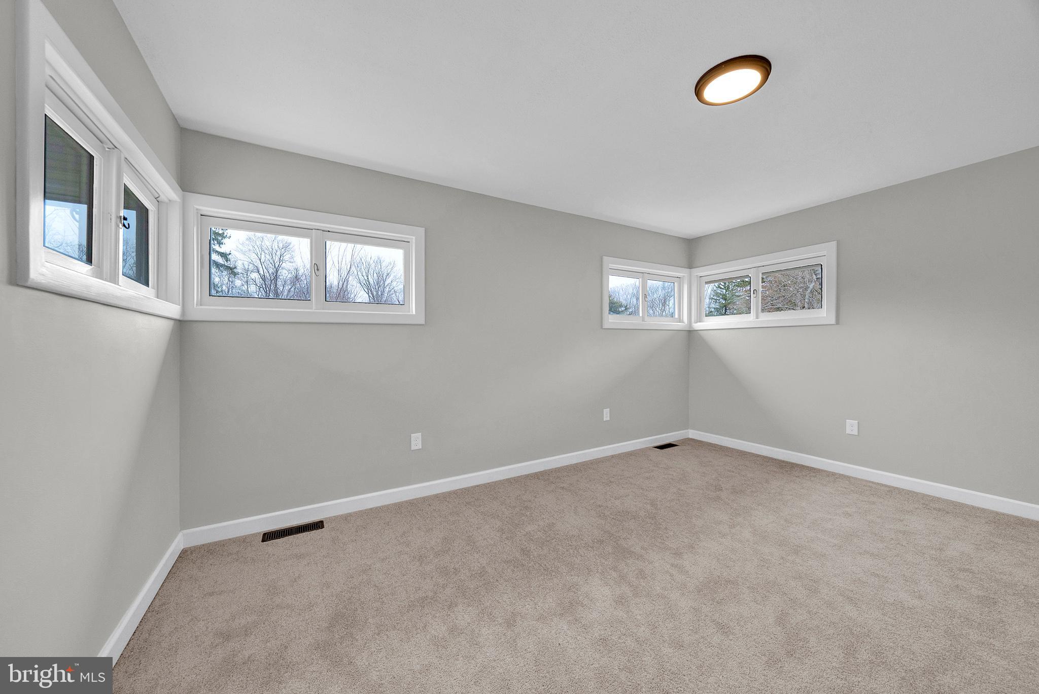 412 Washington Crossing Pennington Road Titusville, NJ 08560 - Photo 25 of 38 an empty room with windows