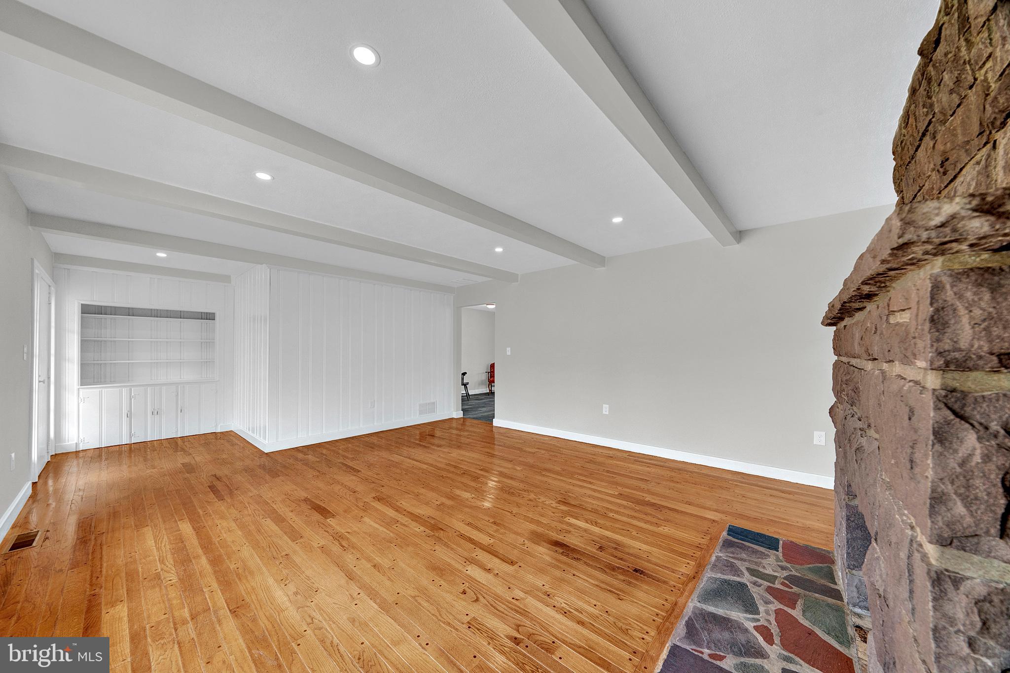 412 Washington Crossing Pennington Road Titusville, NJ 08560 - Photo 6 of 38 a bedroom with a bed and a rug