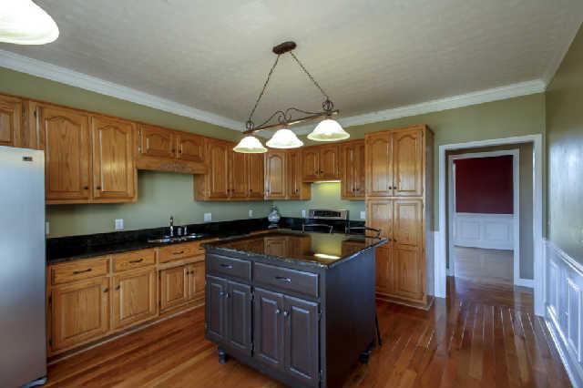 296 Ernest Cates Road Bethpage, TN 37022 - Photo 5 of 20 Contemporary eat-in kitchen w/ island, granite countertops