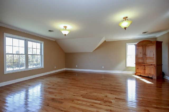 296 Ernest Cates Road Bethpage, TN 37022 - Photo 7 of 20 Spacious bonus room off main level hallway, perfect for entertaining.