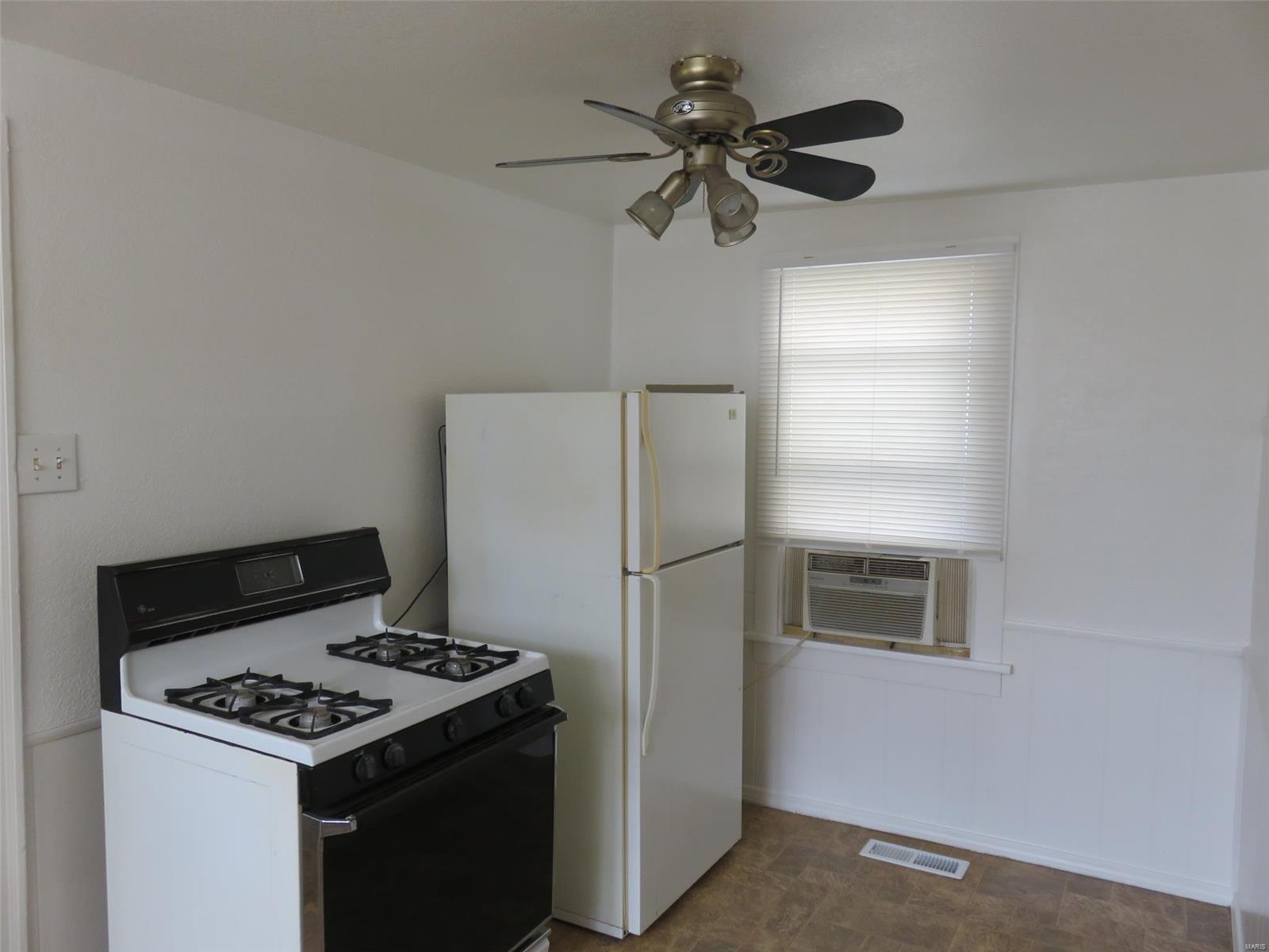 135 East 5th Street Roxana, IL 62084 - Photo 3 of 16 Gallery Image 3