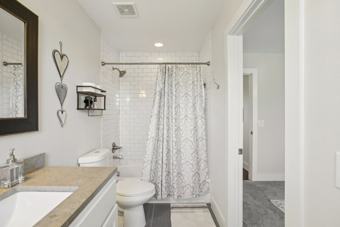 1206 Deloney Street, Unit B Austin, TX 78721 - Photo 29 of 39 Full bath featuring shower / tub combo with curtain and vanity