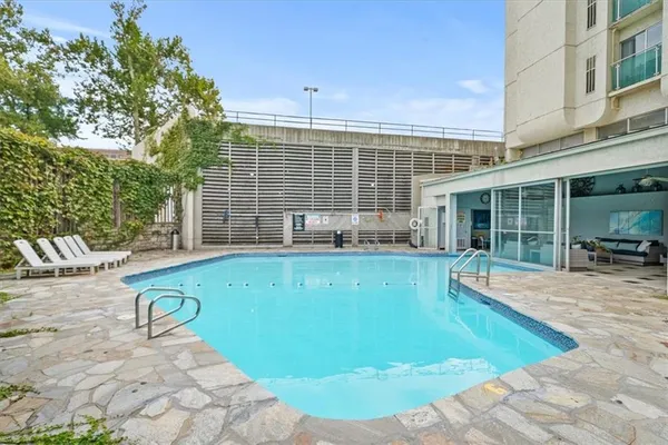 $185,000 | 3838 Rainbow Boulevard, Unit 304, Kansas City, KS 66103