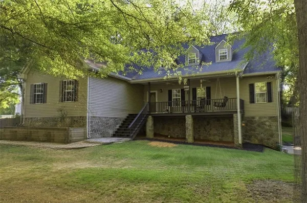 a view of a house with a backyard