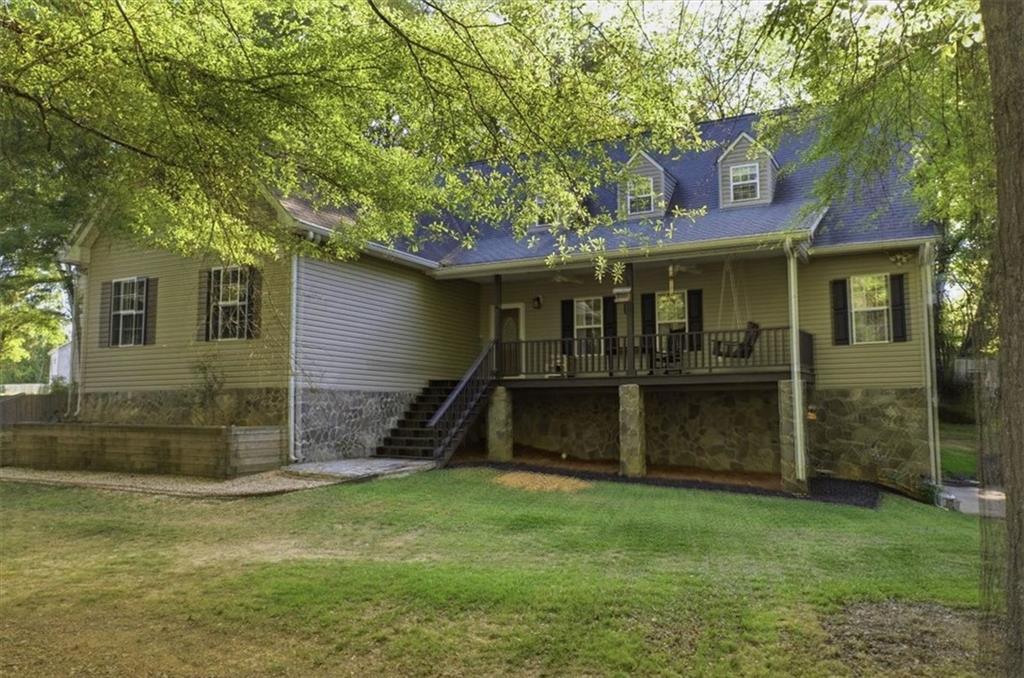 a view of a house with a backyard