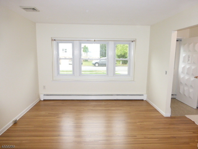 29 Oxford Road Wharton, NJ 07885 - Photo 4 of 25