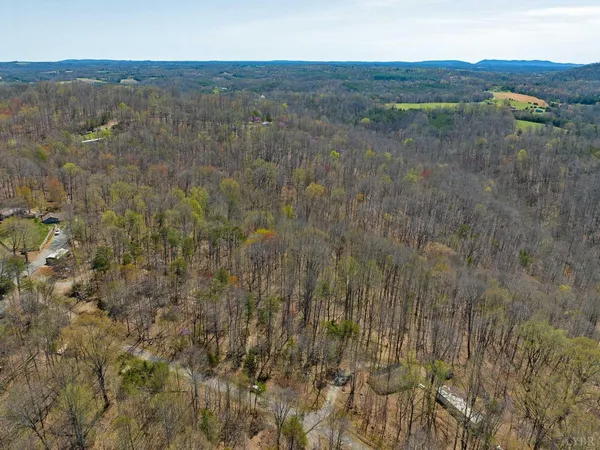 $28,987 | 9 Oak Drive, Moneta, VA 24121