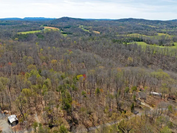 $28,987 | 9 Oak Drive, Moneta, VA 24121