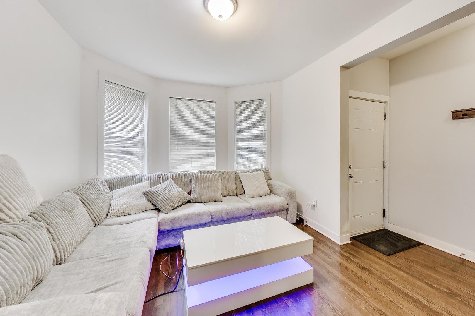 1431 North Springfield Avenue Chicago, IL 60651 - Photo 3 of 17