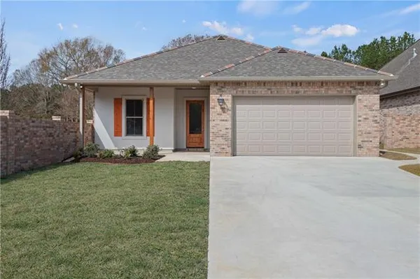 $360,000 | 285 Lourdes Lane, Covington, LA 70435
