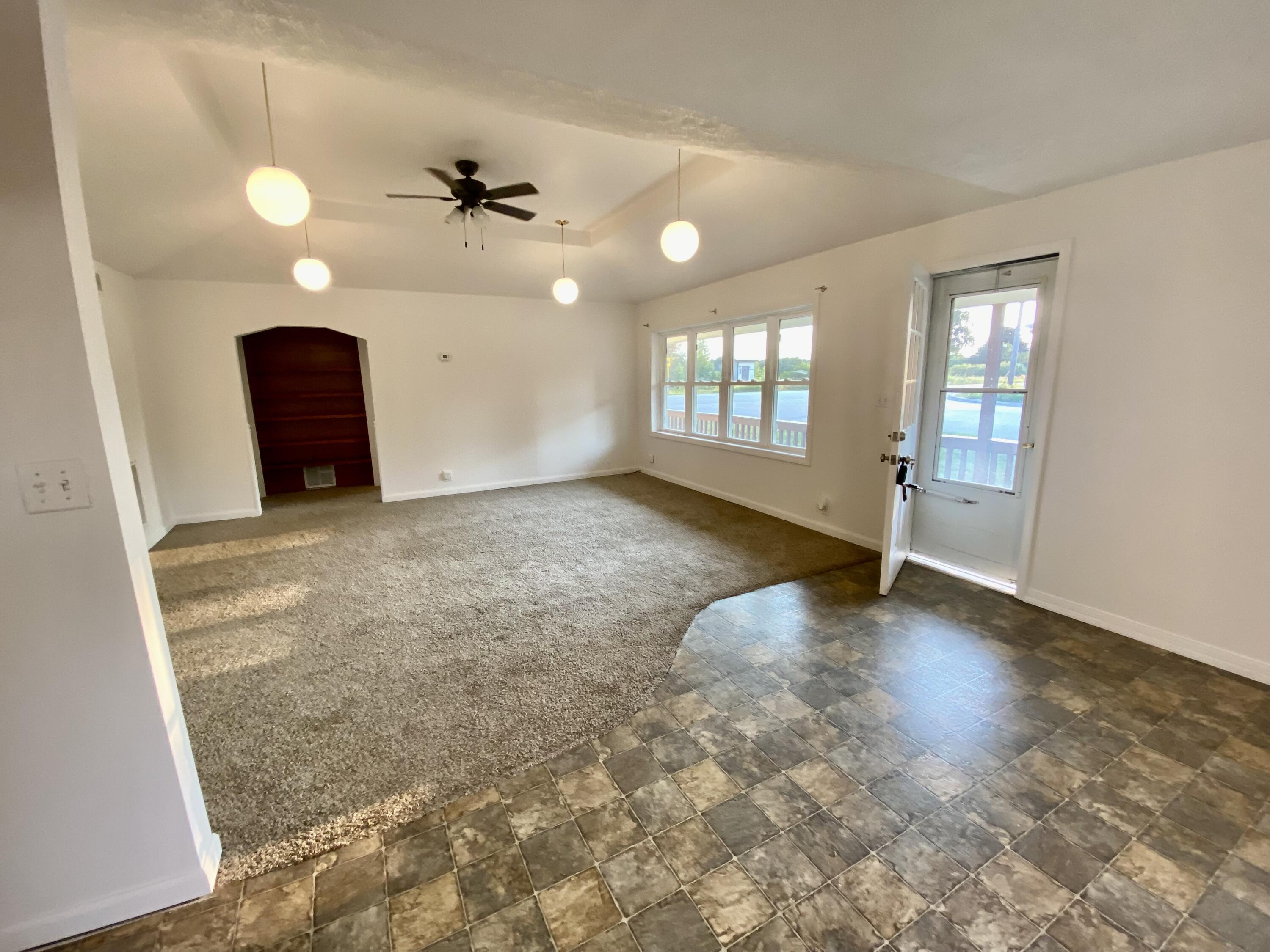 4985 Maple Road Manistee, MI 49660 - Photo 4 of 28 High ceilings in Living room