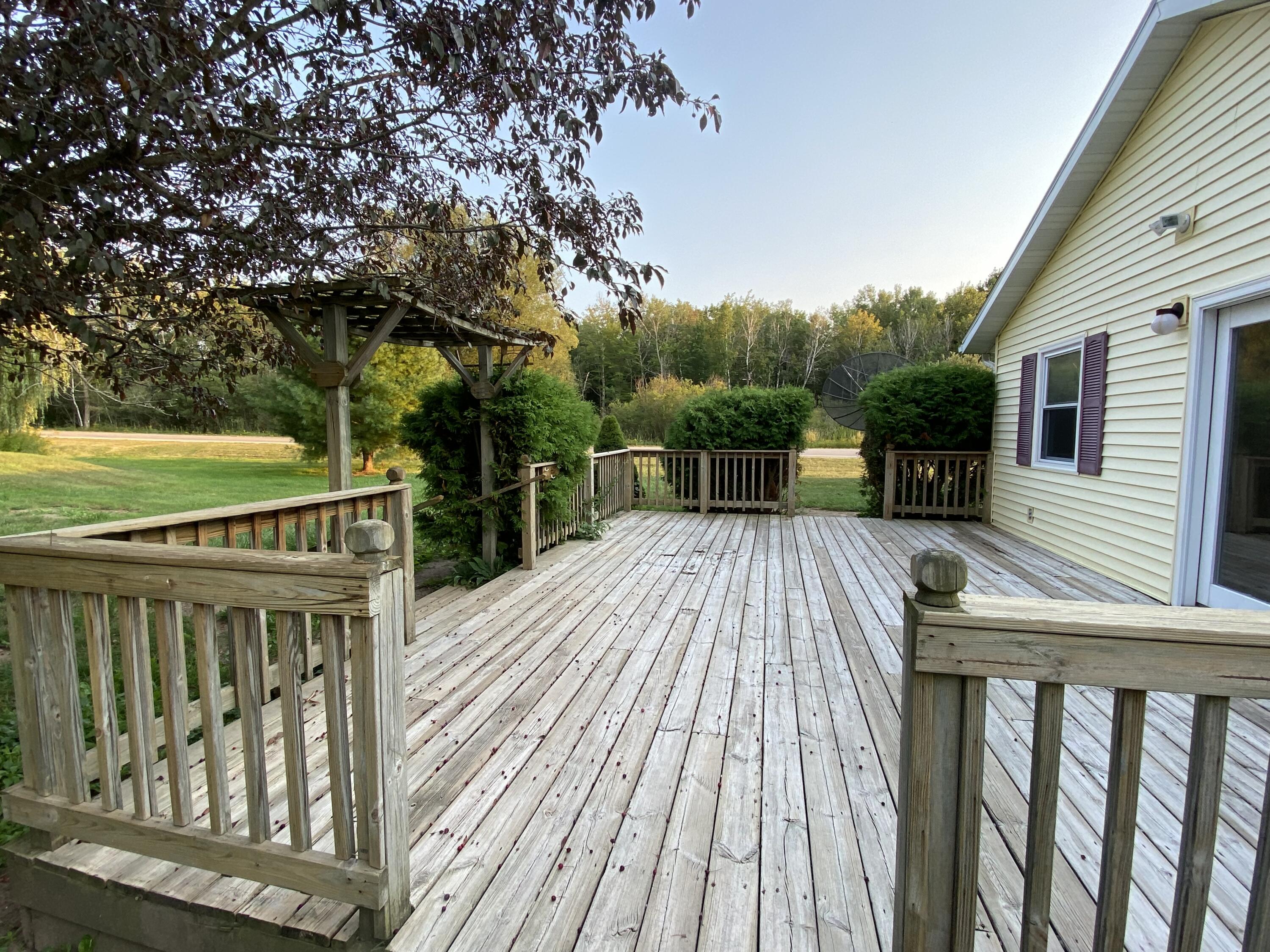 4985 Maple Road Manistee, MI 49660 - Photo 9 of 28 Oversized deck