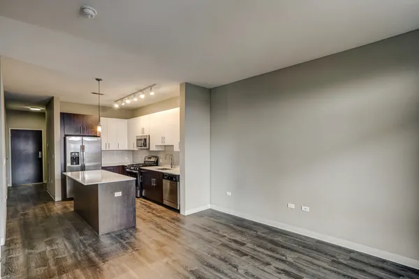 $3,545 | 851 West Grand Avenue, Unit 404, Chicago, IL 60642