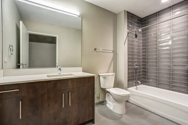 $3,545 | 851 West Grand Avenue, Unit 404, Chicago, IL 60642