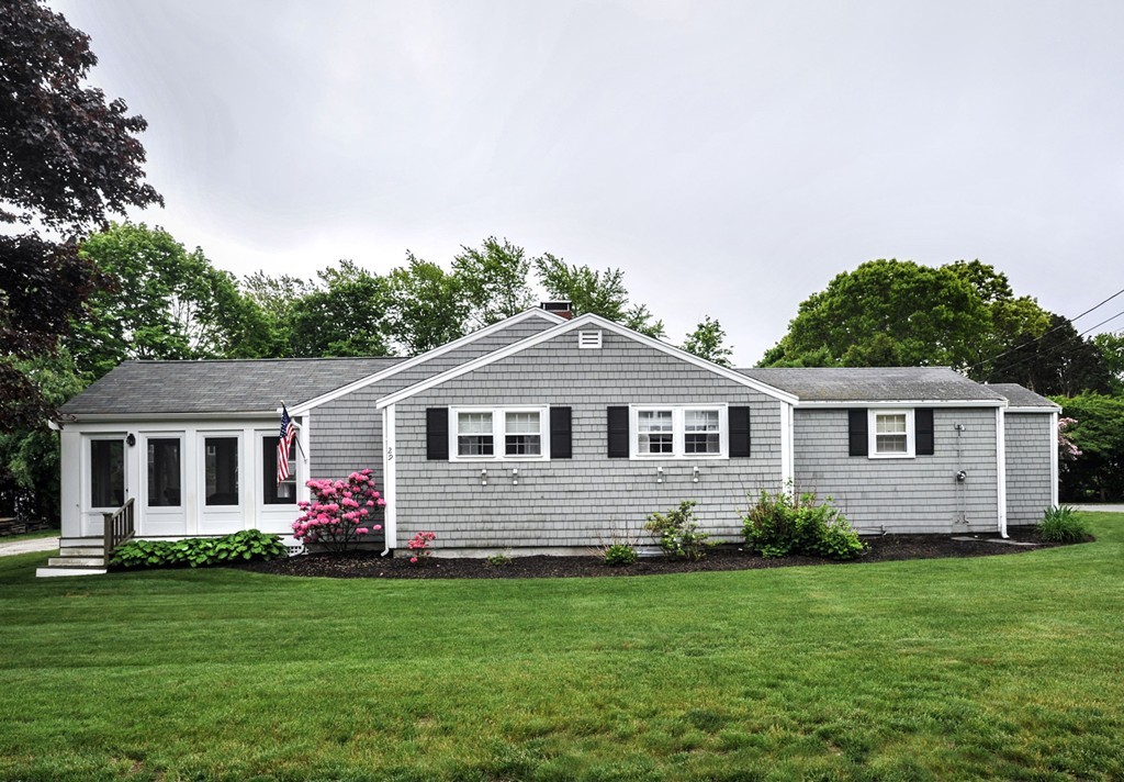 29 Massasoit Road Duxbury, MA 02332 - Photo 2 of 14