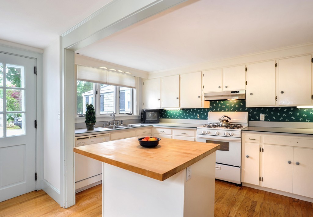 29 Massasoit Road Duxbury, MA 02332 - Photo 5 of 14