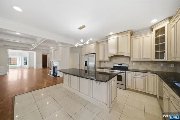 $7,950 | 47 Sunset Lane, Unit A, Tenafly, NJ 07670