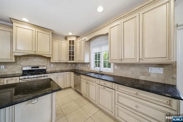 $7,950 | 47 Sunset Lane, Unit A, Tenafly, NJ 07670