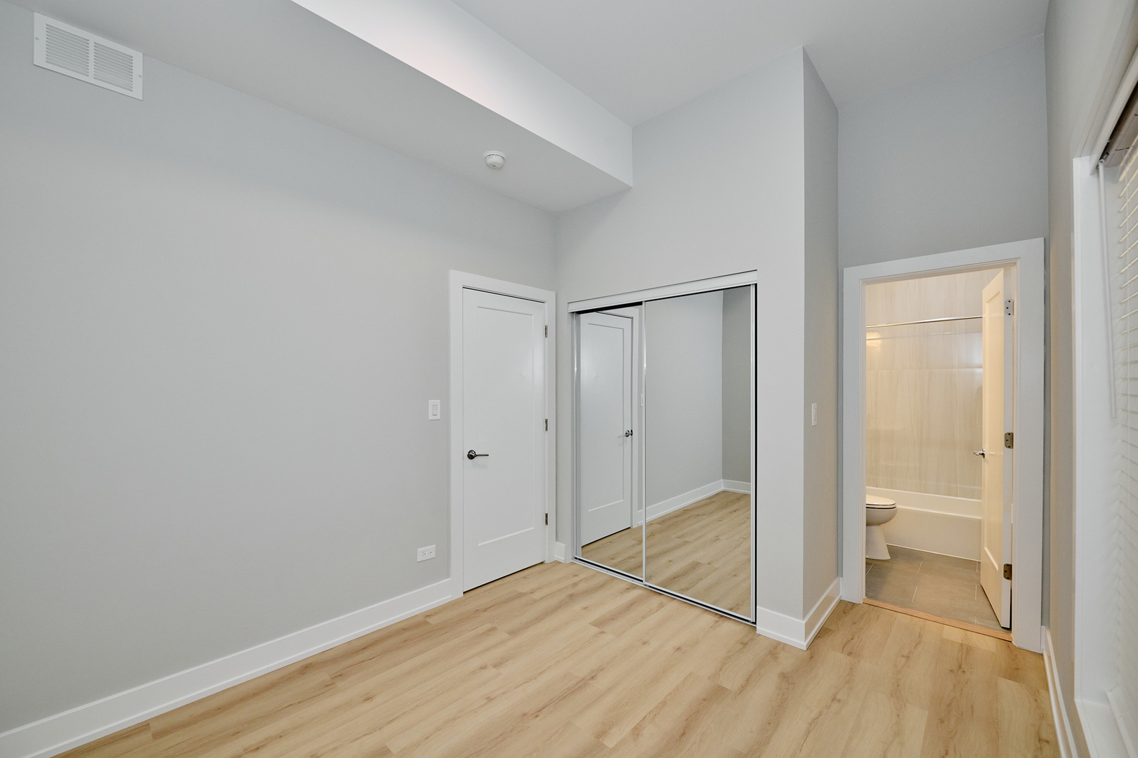 2868 West 21st Place, Unit 1 Chicago, IL 60623 - Photo 9 of 17 a view of an empty room