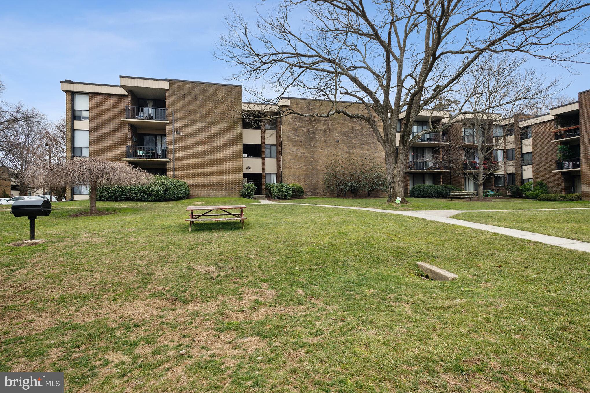 2101 Walsh View Terrace, Unit 17301 Silver Spring, MD 20902 - Photo 15 of 15 Bbq grills & more amenities