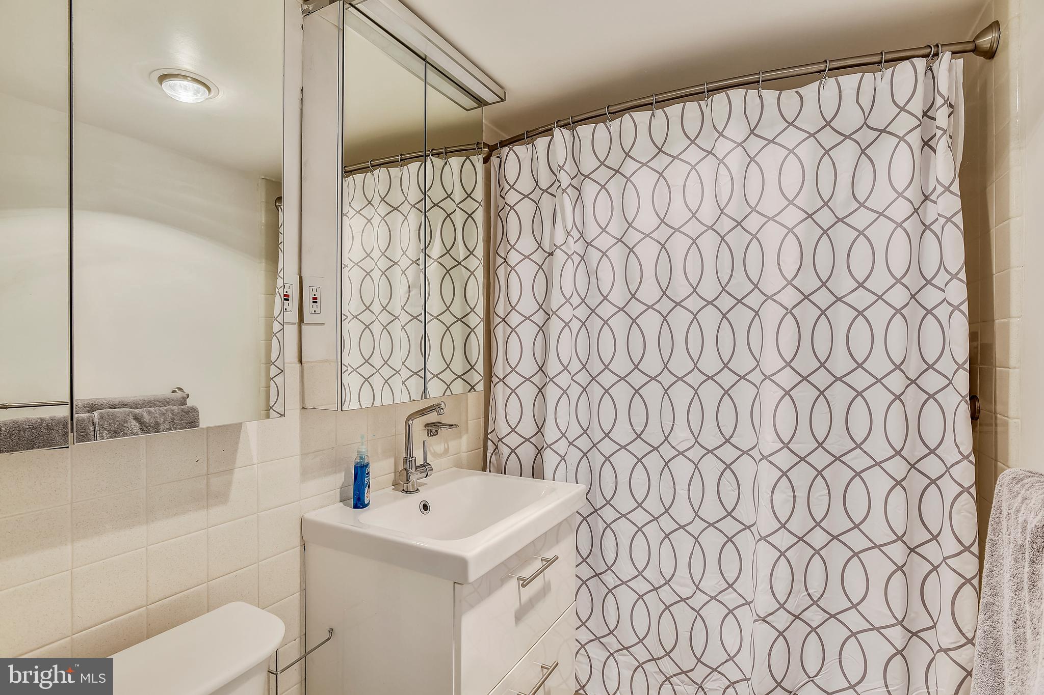 1606 Chimney House Road Reston, VA 20190 - Photo 21 of 47 Bathroom