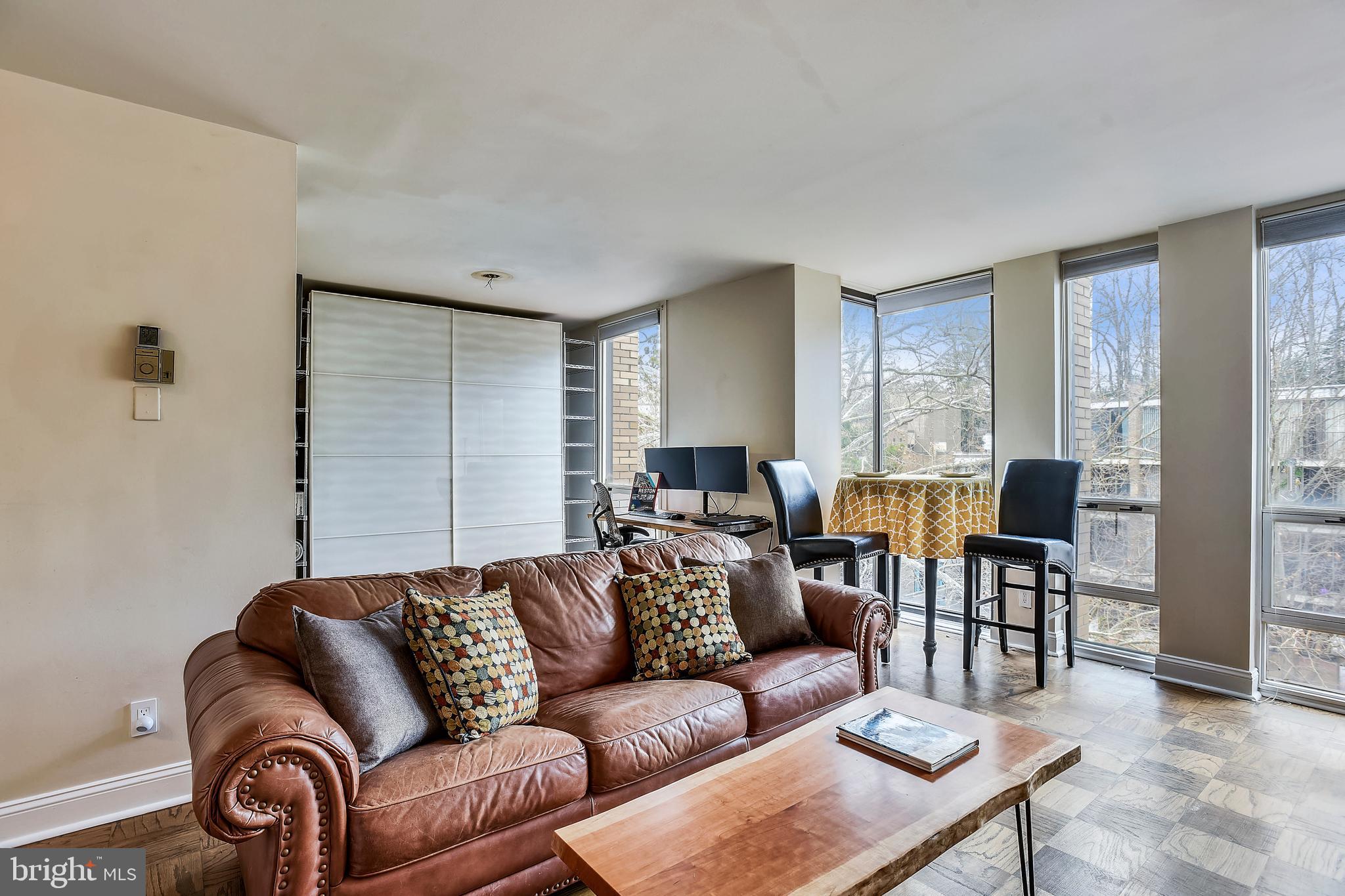 1606 Chimney House Road Reston, VA 20190 - Photo 6 of 47 Living Room