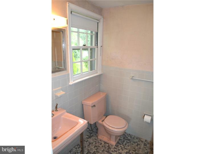 103 Brookhaven Road Wallingford, PA 19086 - Photo 12 of 15 Bathroom