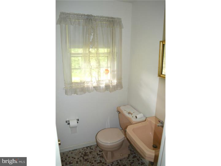 103 Brookhaven Road Wallingford, PA 19086 - Photo 13 of 15 Half Bath