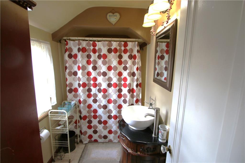 1672 Elderslee Road Pittsburgh, PA 15227 - Photo 11 of 19 Gallery Image 11