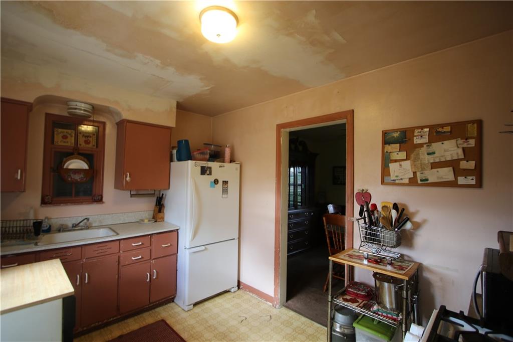 1672 Elderslee Road Pittsburgh, PA 15227 - Photo 4 of 19 Gallery Image 4