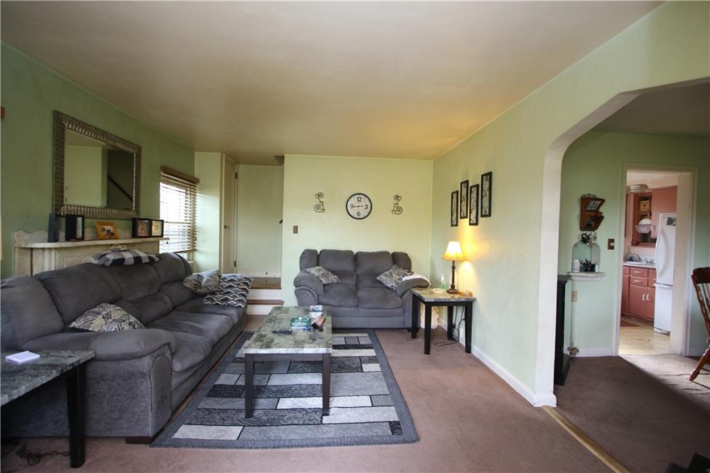 1672 Elderslee Road Pittsburgh, PA 15227 - Photo 6 of 19 Gallery Image 6