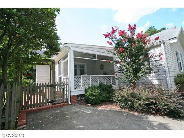 6005 Howard Road Richmond, VA 23226 - Photo 20 of 24 Yard/Garden - Trellised entrance to the rear garden