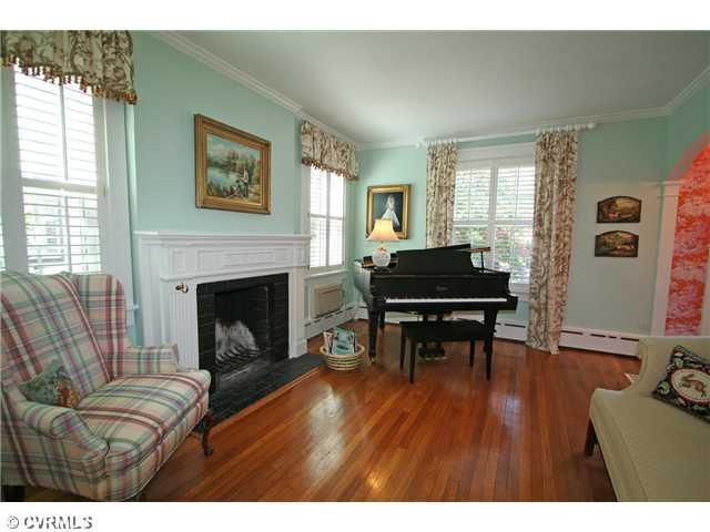 6005 Howard Road Richmond, VA 23226 - Photo 4 of 24 Living Room - Living room has 9' ceilings, crown moulding, wood-burning fireplace and plantation shutters.