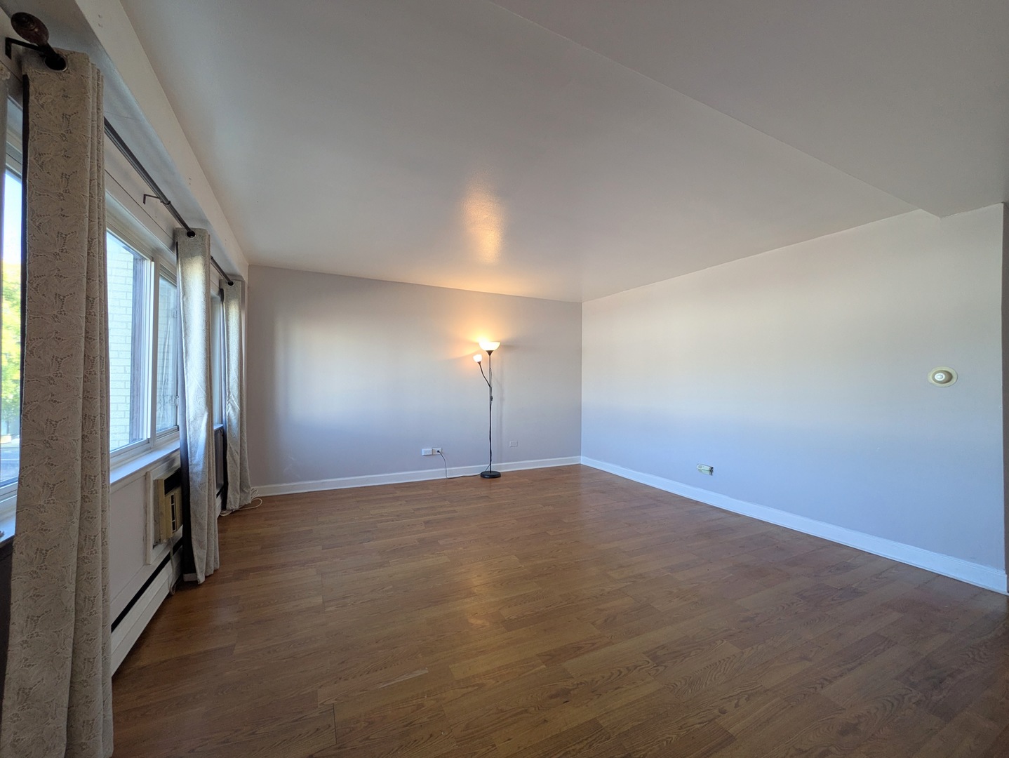 7540 North Ridge Boulevard, Unit 2C Chicago, IL 60645 - Photo 3 of 11 Gallery Image 3