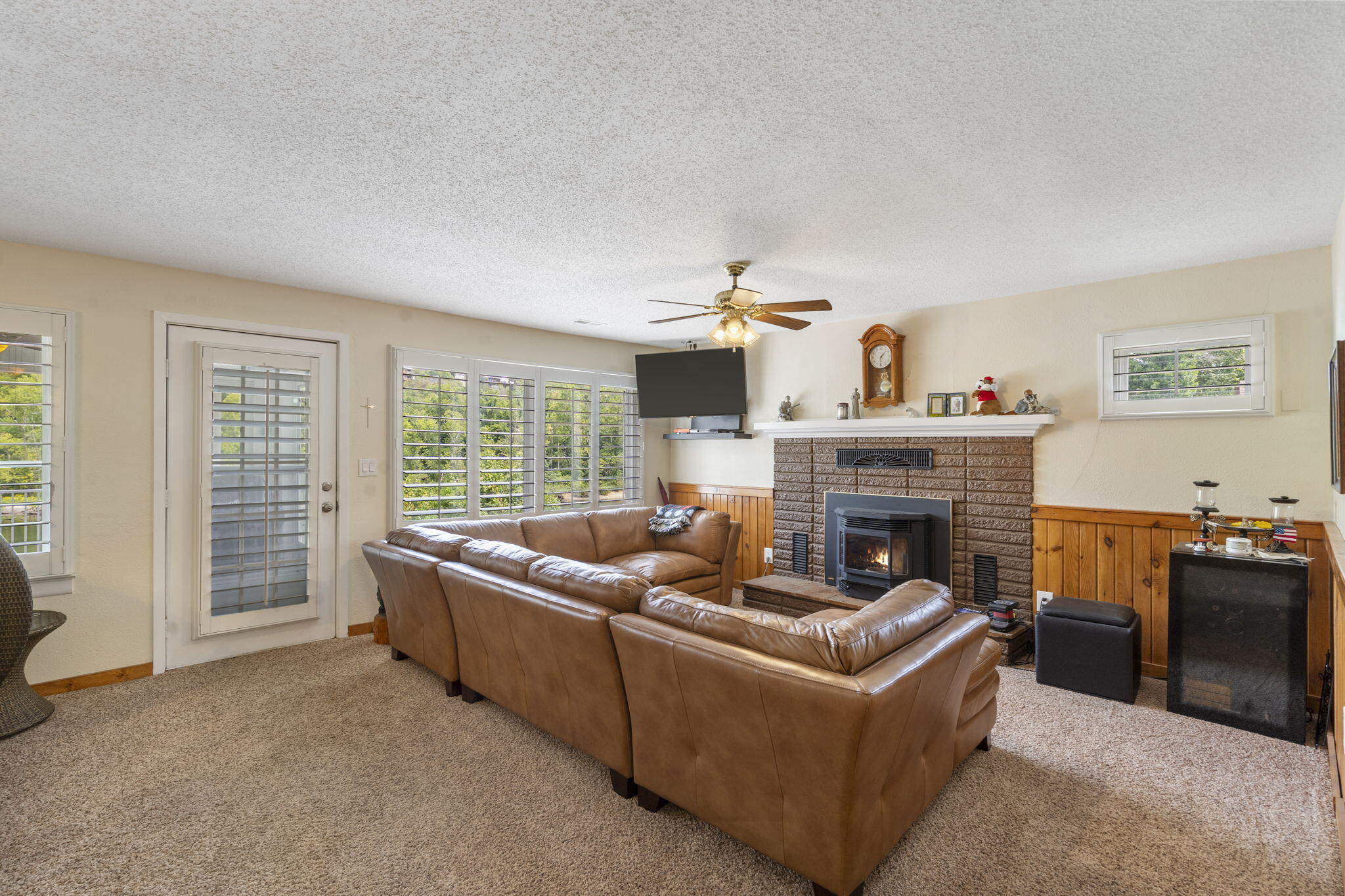 1612 Acacia Club Road Hollister, MO 65672 - Photo 67 of 82 1602 Living room with FP