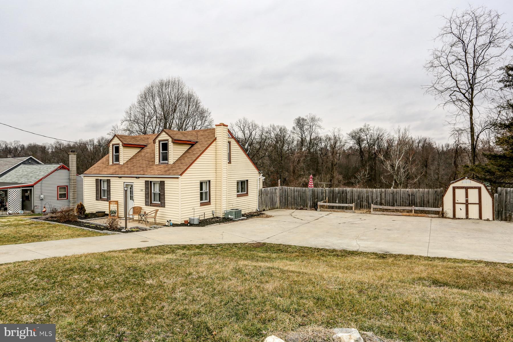 1381 Turnpike Road Elizabethtown, PA 17022 - Photo 3 of 31 HUGE driveway perfect for a lot of parking