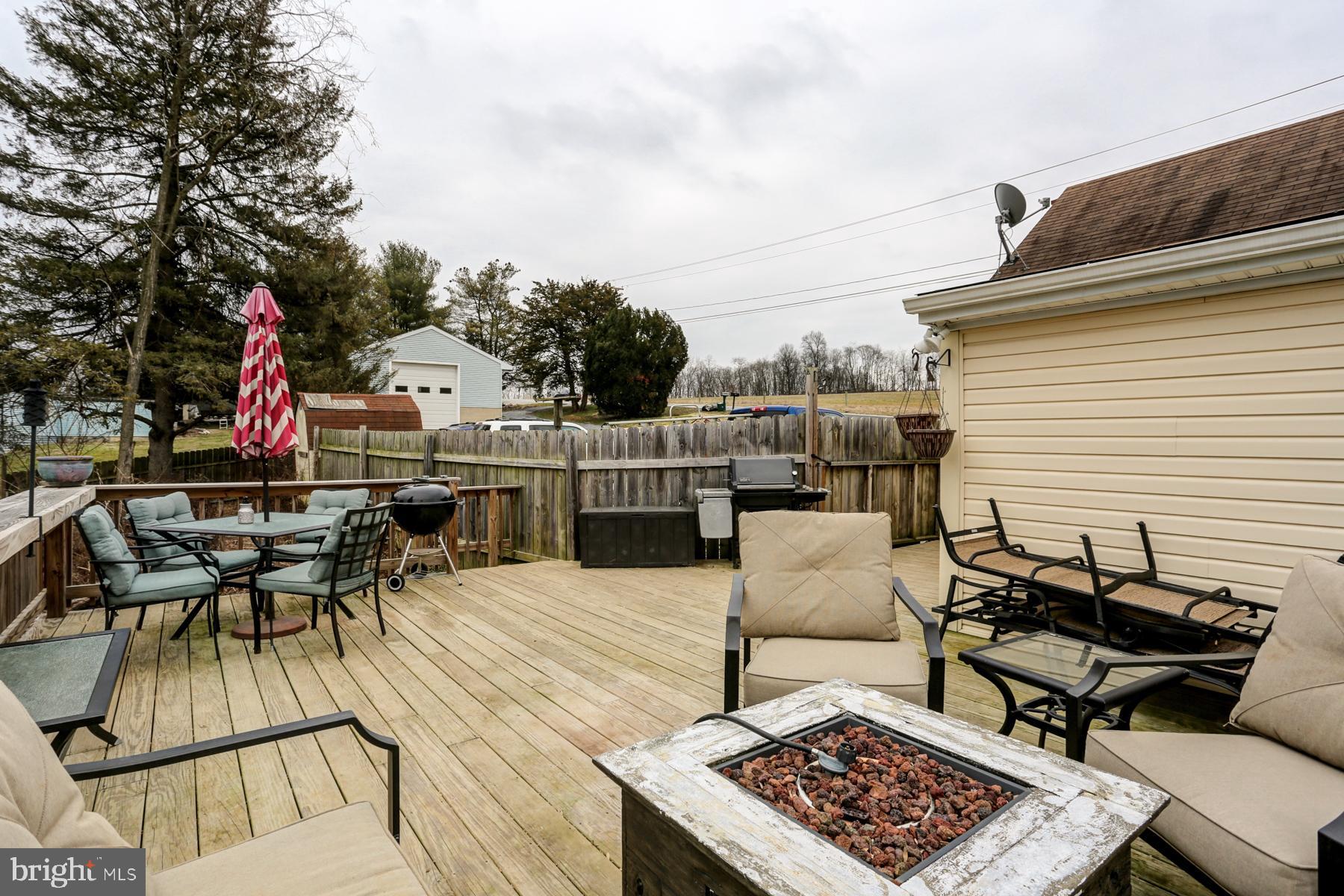 1381 Turnpike Road Elizabethtown, PA 17022 - Photo 5 of 31 Large new deck great for entertaining